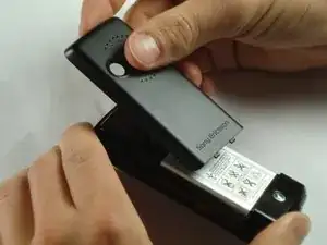 Disassembling Sony Ericsson W200i Battery