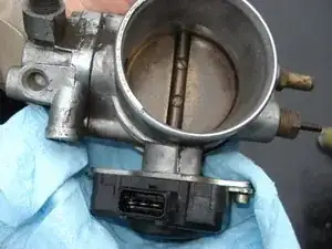 Cleaning 1985-1988 Volvo 740 Throttle Body