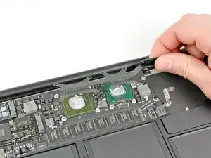 MacBook Air 13" Late 2010 Heat Sink Replacement