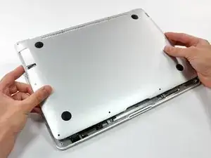 Sostituzione cover inferiore di MacBook Air Modelli A1237 e A1304