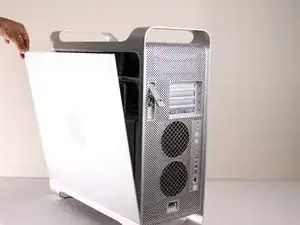 Disassembling Power Mac G5 Side Panel