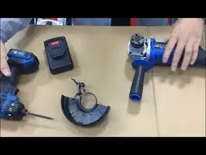 Unscrew and remove the Grinding Head.