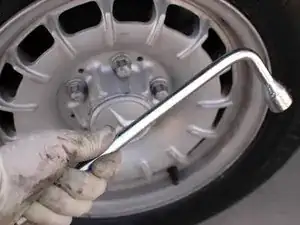 Mercedes W123 Wheel Removal Technique