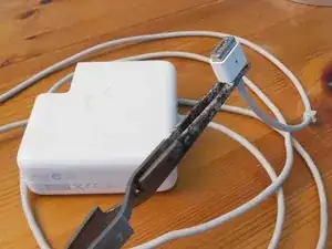 How to Repair an Apple Magsafe Charger Magnetic End