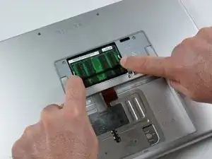 Installazione della memoria RAM nel MacBook Pro Core 2 Duo da 15" modelli A1226 e A1260