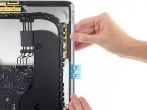 Sostituzione strisce adesive (rientranza personalizzata) dello schermo iMac Intel 21.5"