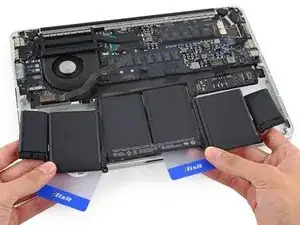 Sostituzione batteria nel MacBook Pro 13" Retina Display versione metà 2014