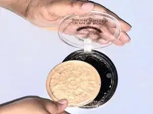 How to Fix A Broken Makeup Compact Without Alcohol