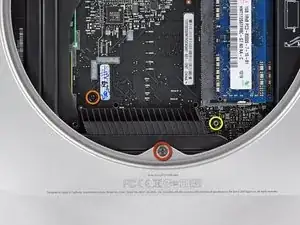 Installazione del disco rigido nel Mac mini versione metà 2010