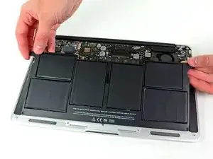 MacBook Air 11" Mid 2011 Battery Replacement