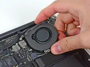 MacBook Air 13" Mid 2011 Fan Replacement