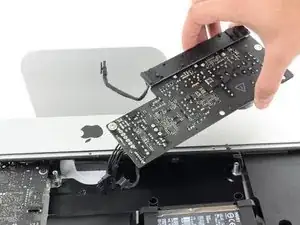 Sostituire l'alimentatore in un iMac Intel EMC 2805 da 21.5"