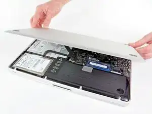 Sostituzione del case inferiore nel MacBook Pro Unibody da 13", versione  metà 2012