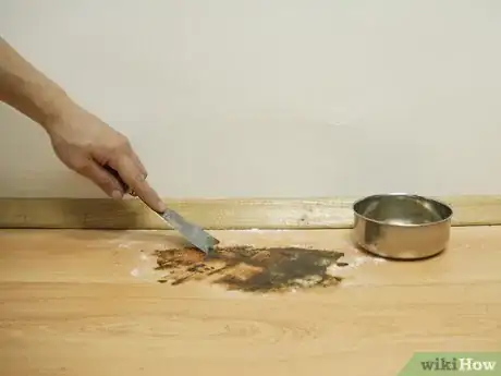 Immagine titolata Remove Mold Stains from Wood Floors Step 2