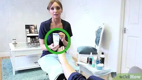 Immagine titolata Perform a Professional Salon Pedicure Step 14