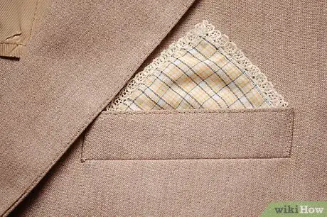 Immagine titolata Fold a Handkerchief Step 6