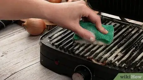 Immagine titolata Grill Onions Step 1