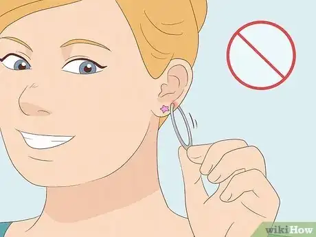 Immagine titolata Treat an Infected Ear Piercing Step 9