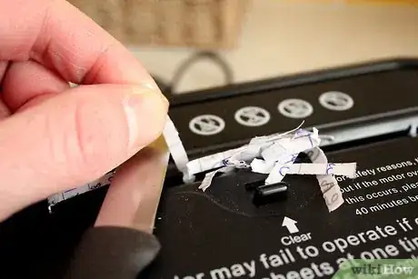 Immagine titolata Unjam a Paper Shredder Step 5