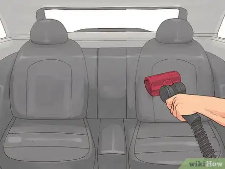Immagine titolata Shampoo Car Interior Step 2