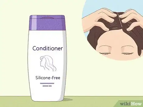 Immagine titolata Deal with a Scalp Sunburn Step 6