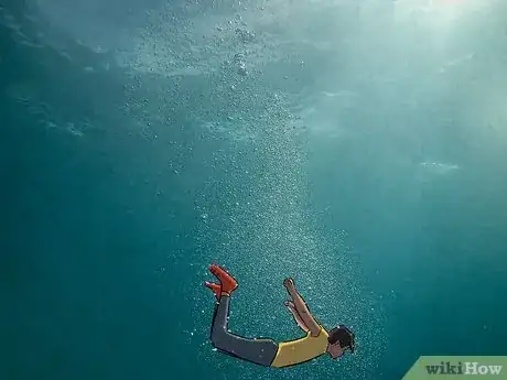 Immagine titolata What Does Falling in a Dream Mean Step 6