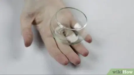 Immagine titolata Create a Marble Nail Effect Using Water Step 3