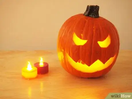 Immagine titolata Light a Pumpkin for Halloween Step 4