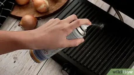 Immagine titolata Grill Onions Step 2