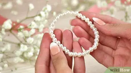 Immagine titolata Make a Wrist Corsage Step 5