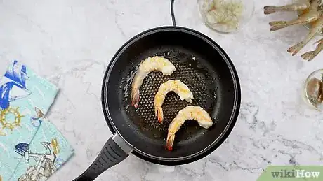 Immagine titolata Cook Shrimp Without Them Shrinking Step 13