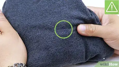 Immagine titolata Get Acrylic Paint Out of Clothes Step 1