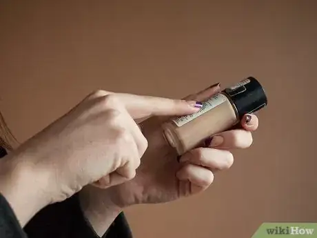 Immagine titolata Find the Perfect Concealer or Foundation Shade Step 4