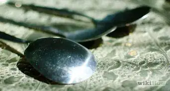 Lucidare l'Argenteria Fino a Renderla Brillante