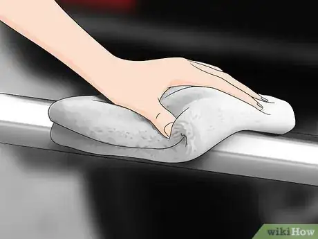 Immagine titolata Clean Chrome and Remove Rust Without Expensive Cleaners Step 5