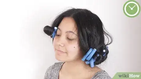 Immagine titolata Curl Your Hair Without Heat Step 10