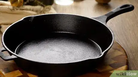 Immagine titolata Season Cast Iron Cookware Step 9