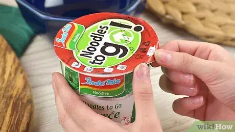 Immagine titolata Make Instant Noodles Step 4