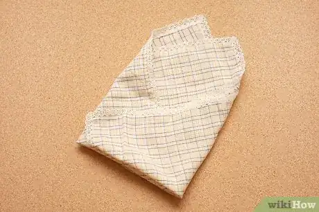 Immagine titolata Fold a Handkerchief Step 8