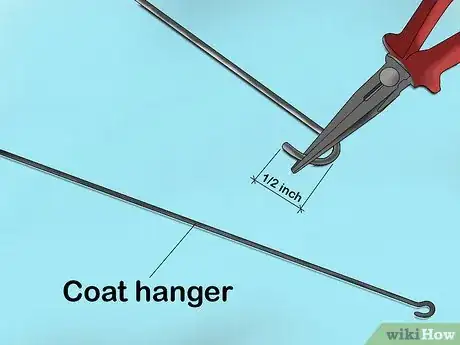 Immagine titolata Use a Coat Hanger to Break Into a Car Step 12