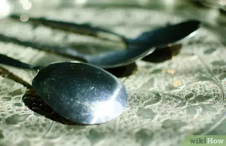 Immagine titolata Clean Silverware So It Sparkles Intro