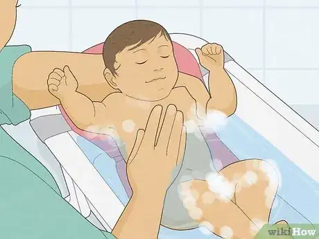 Immagine titolata Bathe an Infant Step 6