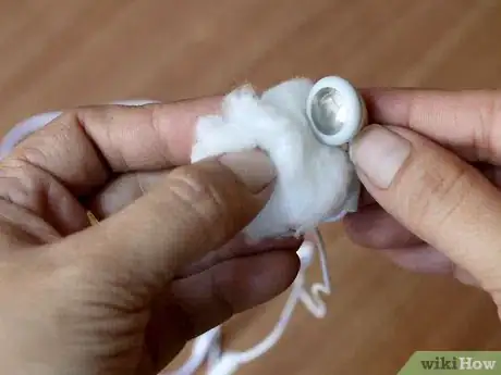 Immagine titolata Clean Your iPod Earbuds Step 3