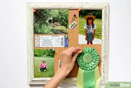 Immagine titolata Decorate a Bulletin Board Step 5