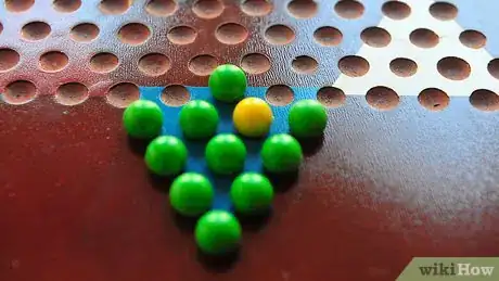 Immagine titolata Play Chinese Checkers Step 12