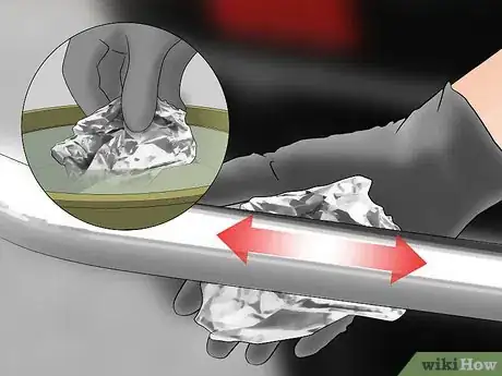 Immagine titolata Clean Chrome and Remove Rust Without Expensive Cleaners Step 8