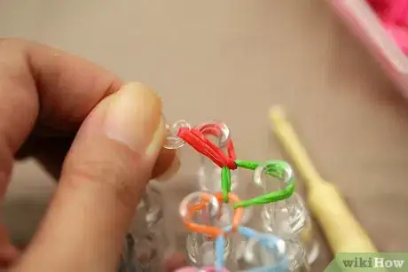 Immagine titolata Make a Rainbow Loom Bracelet Step 9