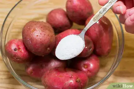 Immagine titolata Cook Jacket Potatoes Step 10