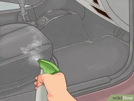 Immagine titolata Shampoo Car Interior Step 6