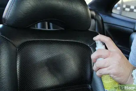 Immagine titolata Clean Car Upholstery Step 22